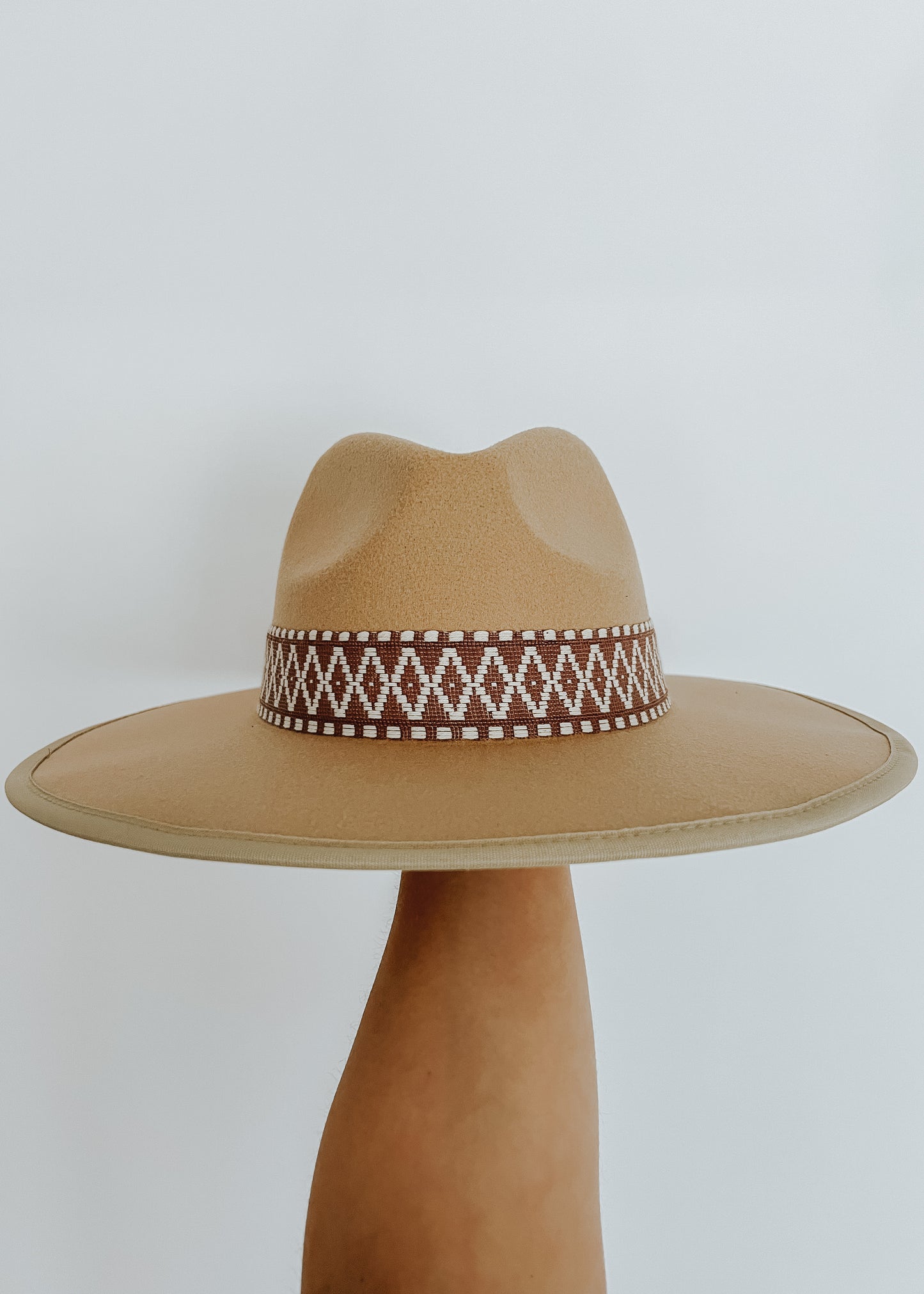 wide brim with printed band