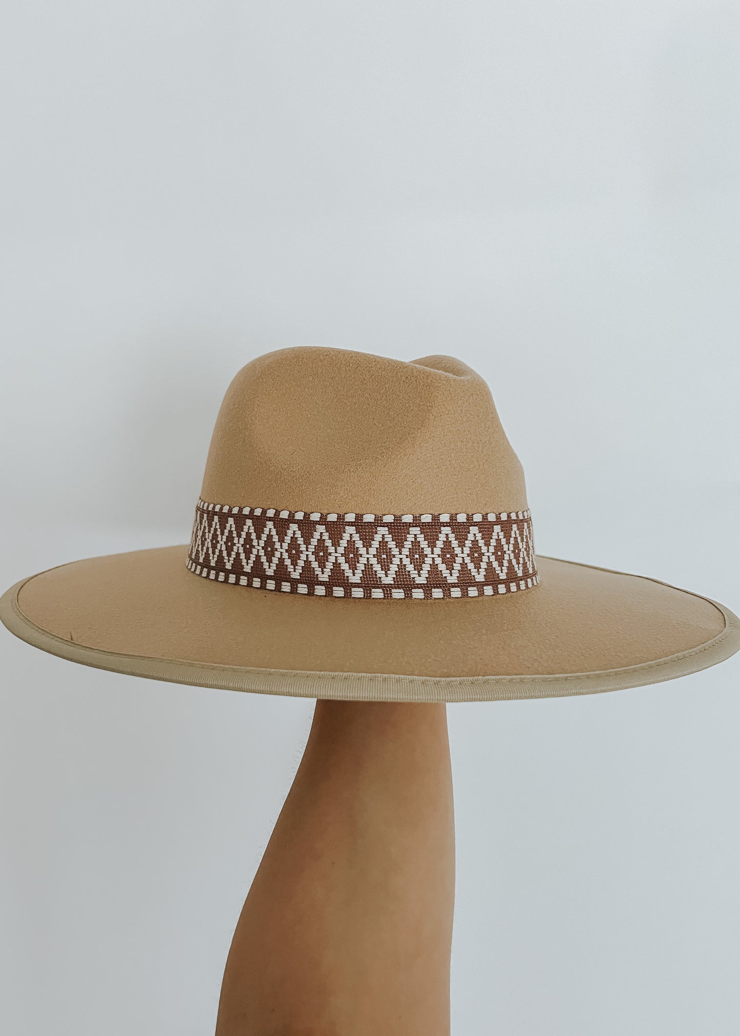 wide brim with printed band