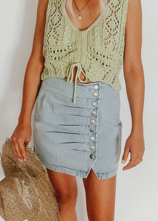 snap button denim skirt