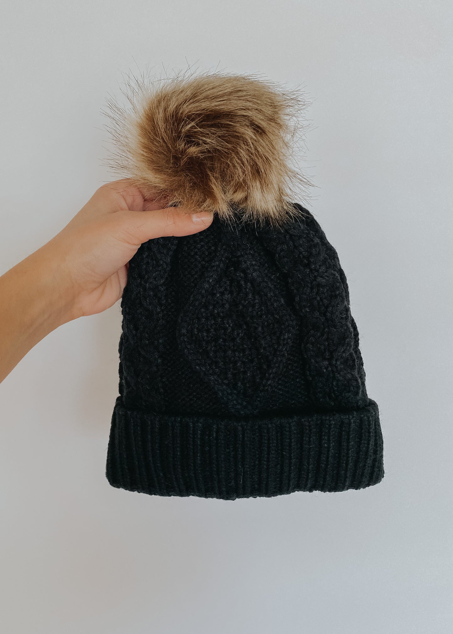 pompom beanie - black