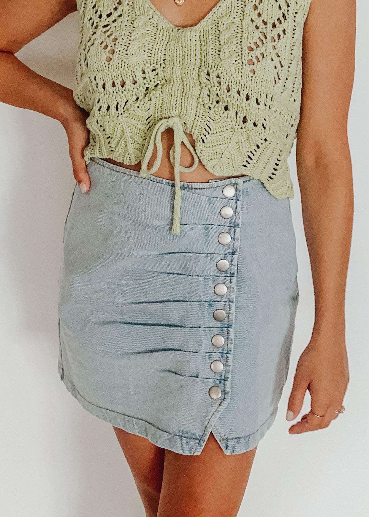 snap button denim skirt